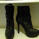 Black heart boot heel is being swapped online for free