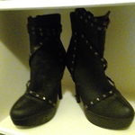 Black heart boot heel is being swapped online for free