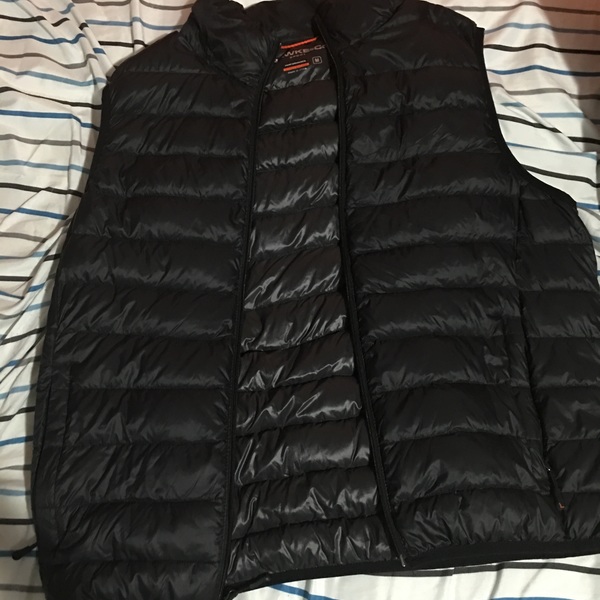 Hawkeye & Co Sport sleeveless jacket is being swapped online for free