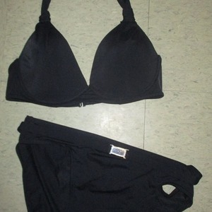 Beautiful CALVIN KLEIN 2 pieces bikini set is being swapped online for free