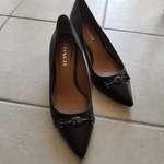Coach Black Pumps is being swapped online for free