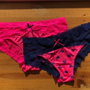 Bras 34B and panties size S-M is being swapped online for free