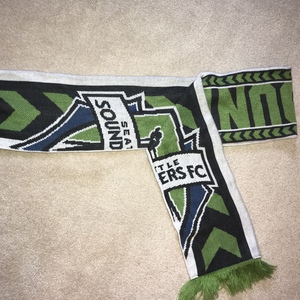 Sports Scarfs  is being swapped online for free