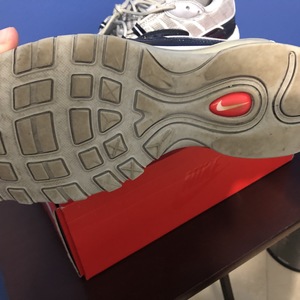 Supreme Air max 98 is being swapped online for free