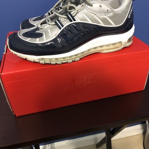Supreme Air max 98 is being swapped online for free