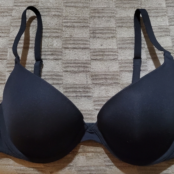 VS PINK 'Wear Everywhere' Push Up Bra 34C is being swapped online for free