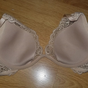 Victoria's Secret Puch up w/o Padding 36B is being swapped online for free