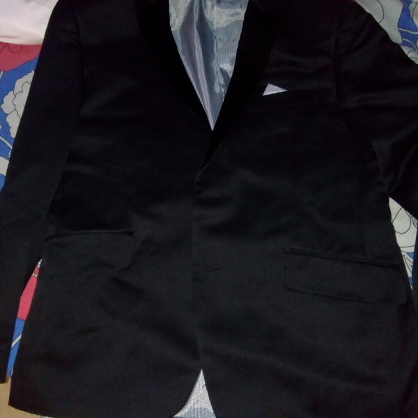 Tuxedo for festive season to lighten up your festive spirit is being swapped online for free