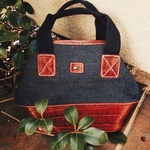 Cute mini Tommy Hilfiger purse is being swapped online for free