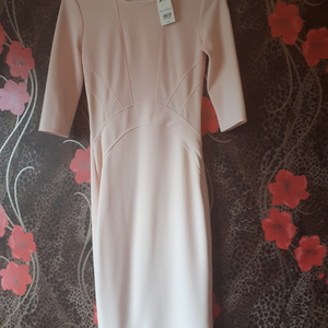 Size 6/8 miss selfridges very classy pale pink dress is being swapped online for free