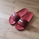 Tommy Hilfiger Slides is being swapped online for free