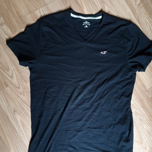 Hollister V-Neck is being swapped online for free
