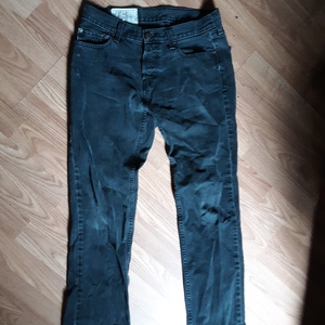 Hollister Jeans is being swapped online for free