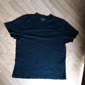 Banana republic T-shirt is being swapped online for free