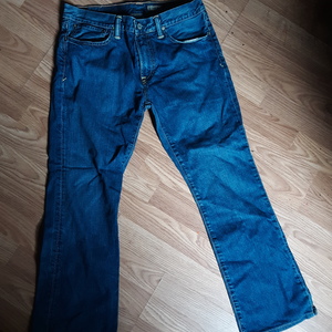 Ralph Lauren Jeans is being swapped online for free