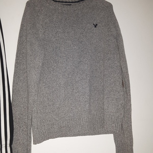 American Eagle Sweater is being swapped online for free