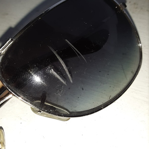 Aviator RayBans is being swapped online for free