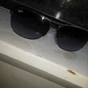 Aviator RayBans is being swapped online for free