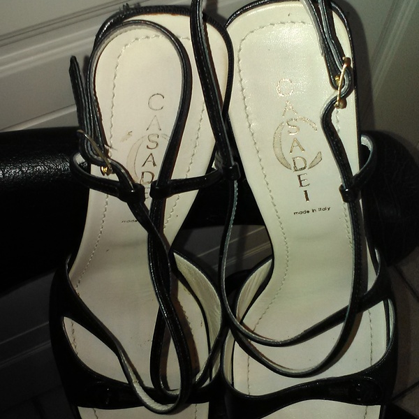 CASADEI LEATHER SANDALS  is being swapped online for free