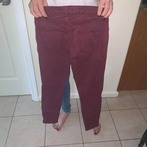 Maroon skinny jeans is being swapped online for free