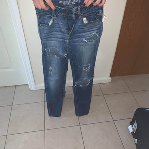 American Eagle distressed jeans is being swapped online for free