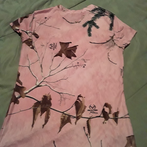 Pink Realtree shirt is being swapped online for free
