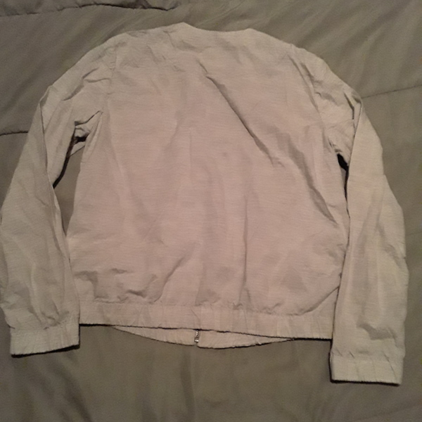 Light gray GAP jacket is being swapped online for free