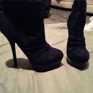 Ankle high heels black is being swapped online for free