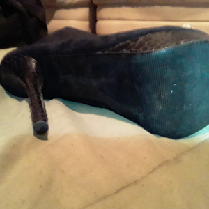 Ankle high heels black is being swapped online for free