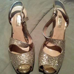Gold sparkley Guess heels is being swapped online for free
