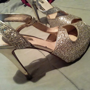 Gold sparkley Guess heels is being swapped online for free