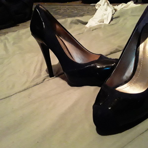 BCBG Black pumps  is being swapped online for free