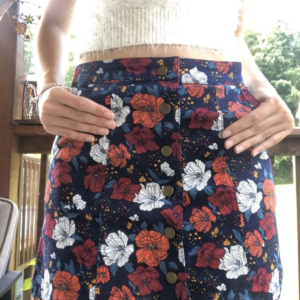 Flowered semi-mini skirt  is being swapped online for free