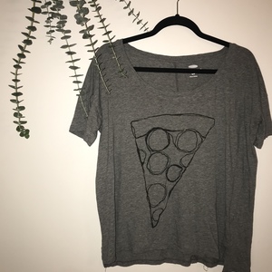 oversized tee ~pizza~ is being swapped online for free