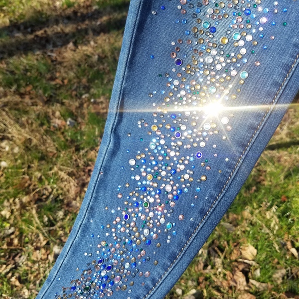 Rhinestone Jeans  is being swapped online for free