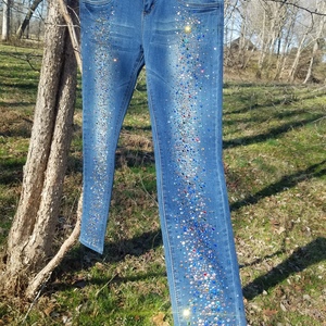 Rhinestone Jeans  is being swapped online for free