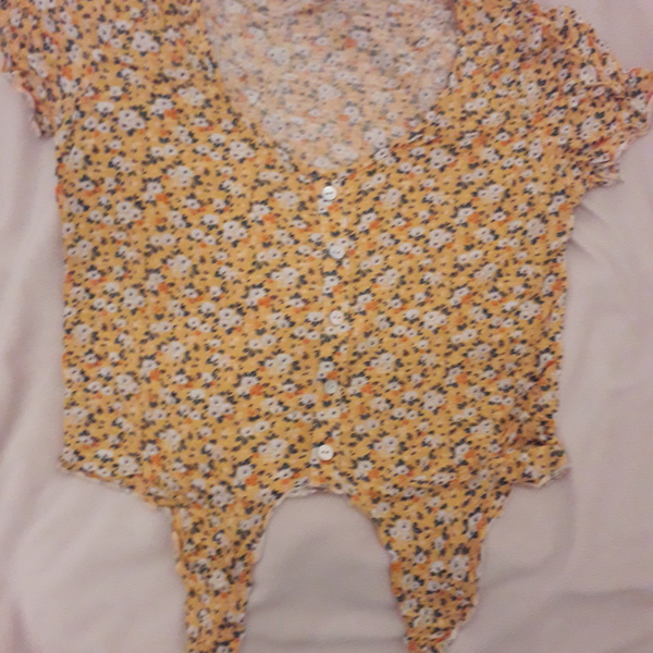 Floral crop with tie  is being swapped online for free