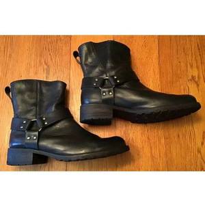L.L. Bean black leather Harness Boots 8.5-9 is being swapped online for free