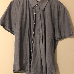 Men’s shortsleeve button down shirt  is being swapped online for free