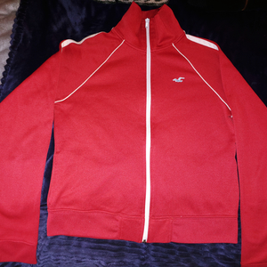 MISSES SIZE XL HOLLISTER ZIP UP SWEATER, VERY CUTE  is being swapped online for free