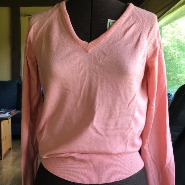 Peach Sweater is being swapped online for free