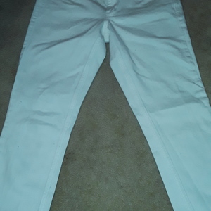 Womens Jeans is being swapped online for free