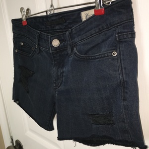 Distressed denim shorts is being swapped online for free