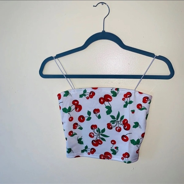 Cherry crop top is being swapped online for free