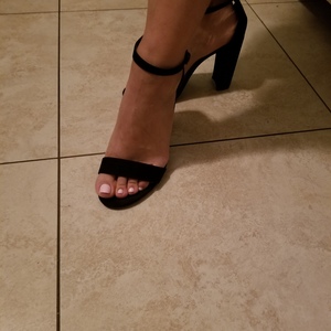 Black comfortable heels is being swapped online for free
