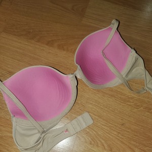 vs PINK T Shirt Bra 34C  is being swapped online for free