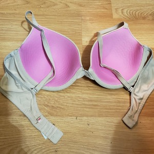 vs PINK T Shirt Bra 34C  is being swapped online for free