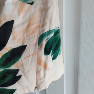 Donna Degnan Leaf Print One Shoulder Nwot Sz S is being swapped online for free