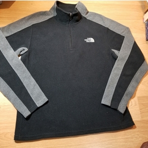 North face 1/4 Zip Sweater Sz S is being swapped online for free