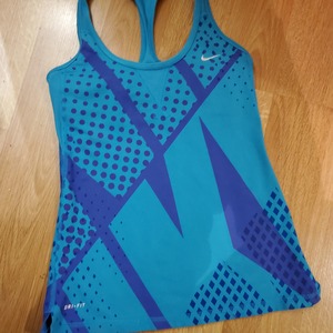 Nike Dri Fit Work Out Top Sz Xs is being swapped online for free